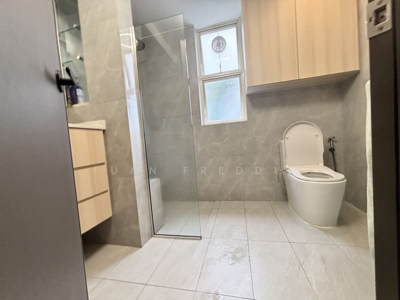 Rio Vista, 10 Upper Serangoon View, 3 Bedrooms, 1,605 sqft, Condominium For Rent, by Fuan Freddie, 500154918 - Nicely Renovated Bathroom - PropertyGuru.com.sg