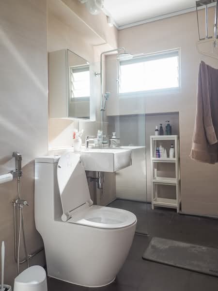 351 Tampines Street 33, 351 Tampines Street 33, 3 Bedrooms, 1,432 sqft, HDB Flat For Sale, by Joyce Lye Hui Xin, 500154921 - Bathroom - PropertyGuru.com.sg