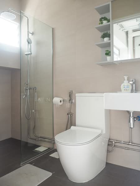 351 Tampines Street 33, 351 Tampines Street 33, 3 Bedrooms, 1,432 sqft, HDB Flat For Sale, by Andy Lim 林佳俊, 500154924 - Bathroom - PropertyGuru.com.sg