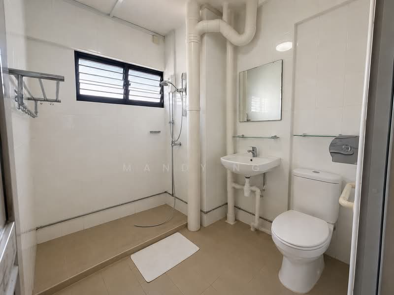 722 Bedok Reservoir Road, 722 Bedok Reservoir Road, 3 Bedrooms, 1,496 sqft, HDB Flat For Sale, by Mandy Ng, 500154938 - Bathroom - PropertyGuru.com.sg