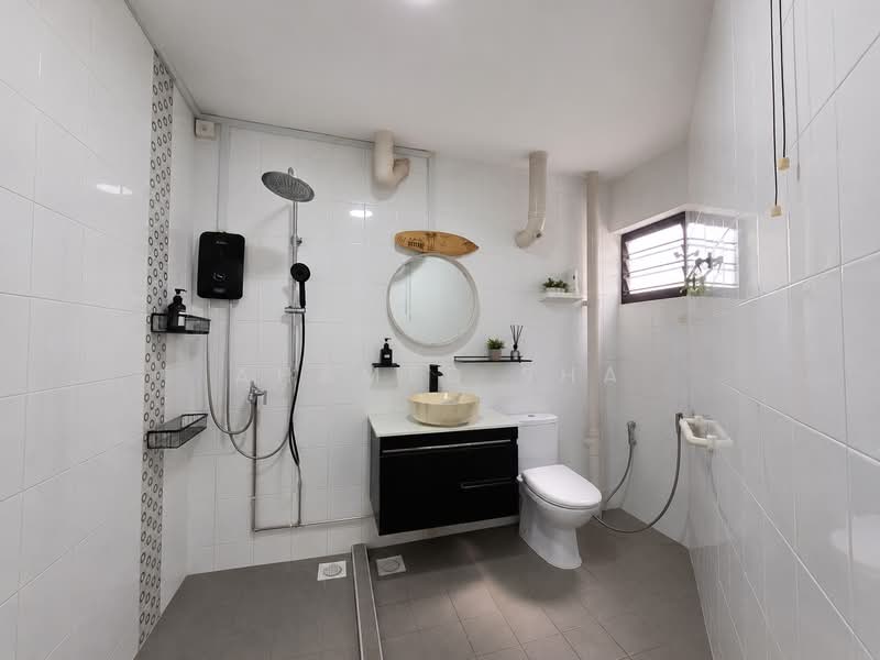 426 Jurong West Avenue 1, 426 Jurong West Avenue 1, 3 Bedrooms, 1,431 sqft, HDB Flat For Sale, by Ahamed Sha, 500154947 - Master Bathroom - PropertyGuru.com.sg