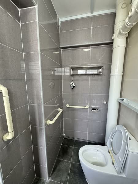 942 Jurong West Street 91, 942 Jurong West Street 91, Room Rental, 200 sqft, HDB Flat For Rent, by Ng Ya Ling, 500154959 - Bathroom - PropertyGuru.com.sg