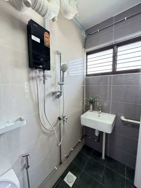 942 Jurong West Street 91, 942 Jurong West Street 91, Room Rental, 200 sqft, HDB Flat For Rent, by Ng Ya Ling, 500154959 - Bathroom - PropertyGuru.com.sg
