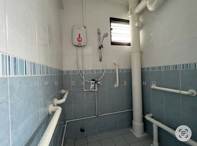 462 Crawford Lane, 462 Crawford Lane, 2 Bedrooms, 646 sqft, HDB Flat For Sale, by Ong Chee Keong, 500154969 - Bathroom - PropertyGuru.com.sg