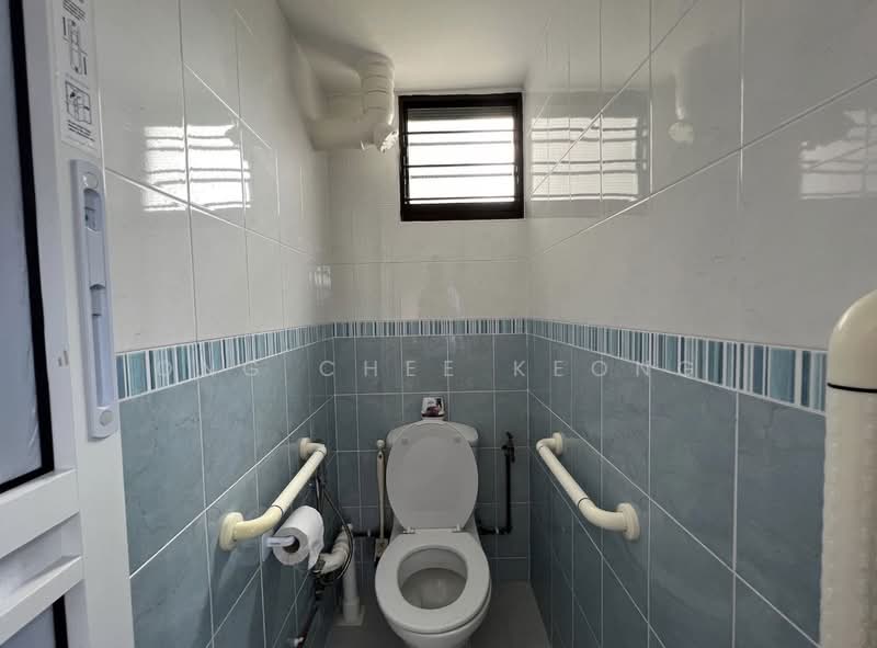 462 Crawford Lane, 462 Crawford Lane, 2 Bedrooms, 646 sqft, HDB Flat For Sale, by Ong Chee Keong, 500154969 - Bathroom - PropertyGuru.com.sg