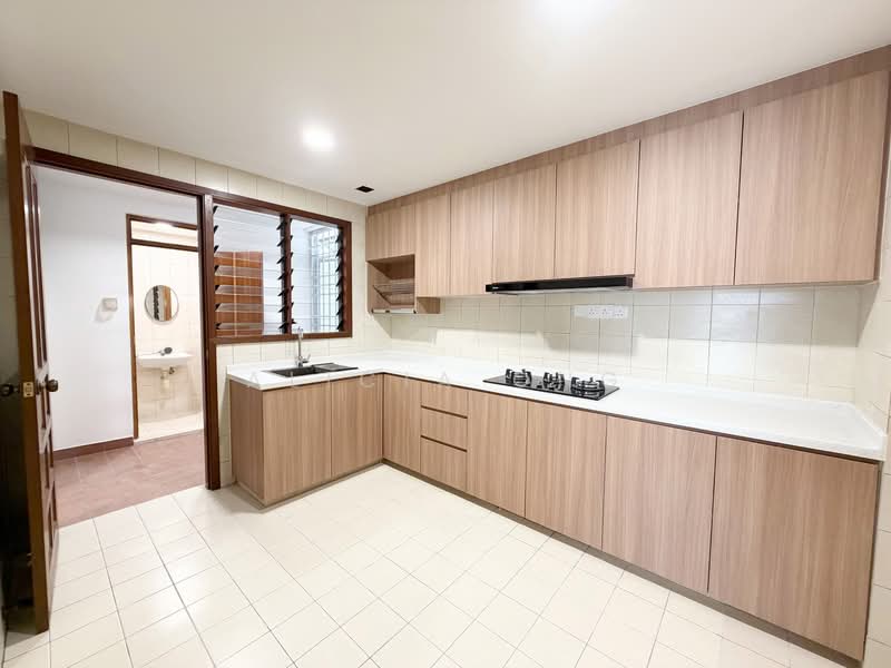 Carissa Park Condo, 2 Flora Drive, 3 Bedrooms, 1,324 sqft, Condominium For Rent, by Alicia Ong, 500154990 - Kitchen - PropertyGuru.com.sg