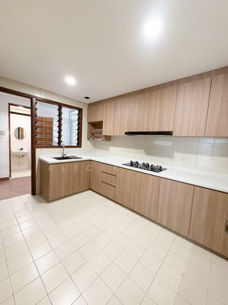 Carissa Park Condo, 2 Flora Drive, 3 Bedrooms, 1,324 sqft, Condominium For Rent, by Alicia Ong, 500154990 - Kitchen - PropertyGuru.com.sg