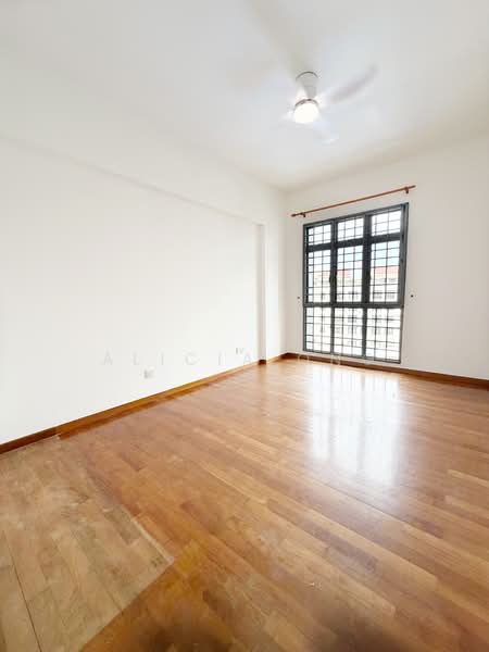 Carissa Park Condo, 2 Flora Drive, 3 Bedrooms, 1,324 sqft, Condominium For Rent, by Alicia Ong, 500154990 - Interior - PropertyGuru.com.sg