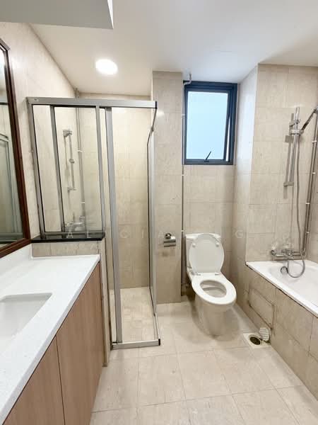 Carissa Park Condo, 2 Flora Drive, 3 Bedrooms, 1,324 sqft, Condominium For Rent, by Alicia Ong, 500154990 - Bathroom - PropertyGuru.com.sg