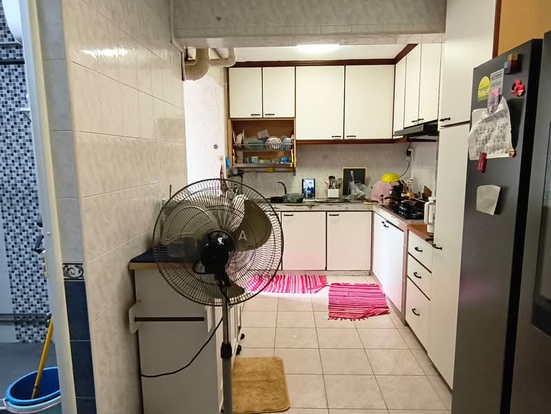 67 Bedok South Avenue 3, 67 Bedok South Avenue 3, 2 Bedrooms, 1,324 sqft, HDB Flat For Rent, by A O, 500154995 - Kitchen - PropertyGuru.com.sg