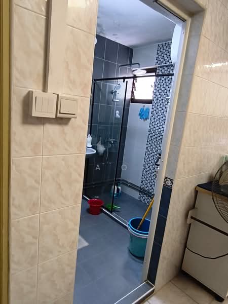 67 Bedok South Avenue 3, 67 Bedok South Avenue 3, 2 Bedrooms, 1,324 sqft, HDB Flat For Rent, by A O, 500154995 - Bathroom - PropertyGuru.com.sg