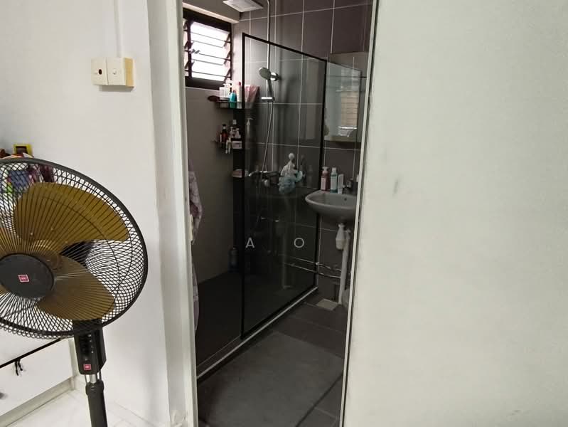 67 Bedok South Avenue 3, 67 Bedok South Avenue 3, 2 Bedrooms, 1,324 sqft, HDB Flat For Rent, by A O, 500154995 - Bathroom - PropertyGuru.com.sg