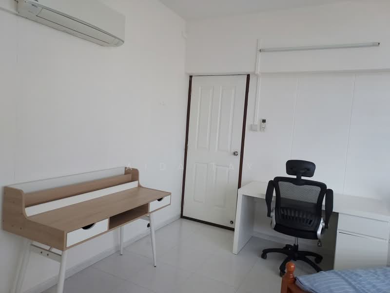 710 Jurong West Street 71, 710 Jurong West Street 71, Room Rental, 150 sqft, HDB Flat For Rent, by Aida Tay, 500155001 - Study - PropertyGuru.com.sg
