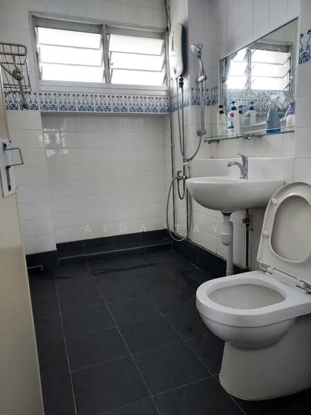 710 Jurong West Street 71, 710 Jurong West Street 71, Room Rental, 150 sqft, HDB Flat For Rent, by Aida Tay, 500155001 - Bathroom - PropertyGuru.com.sg