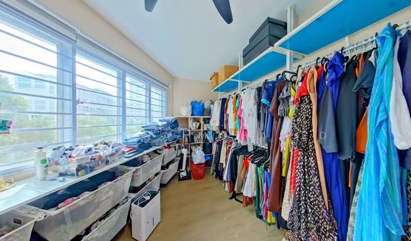 866 Tampines Street 83, 866 Tampines Street 83, 4 Bedrooms, 1,345 sqft, HDB Flat For Sale, by Zarina Mohamed Ali, 500155006 - Closet - PropertyGuru.com.sg