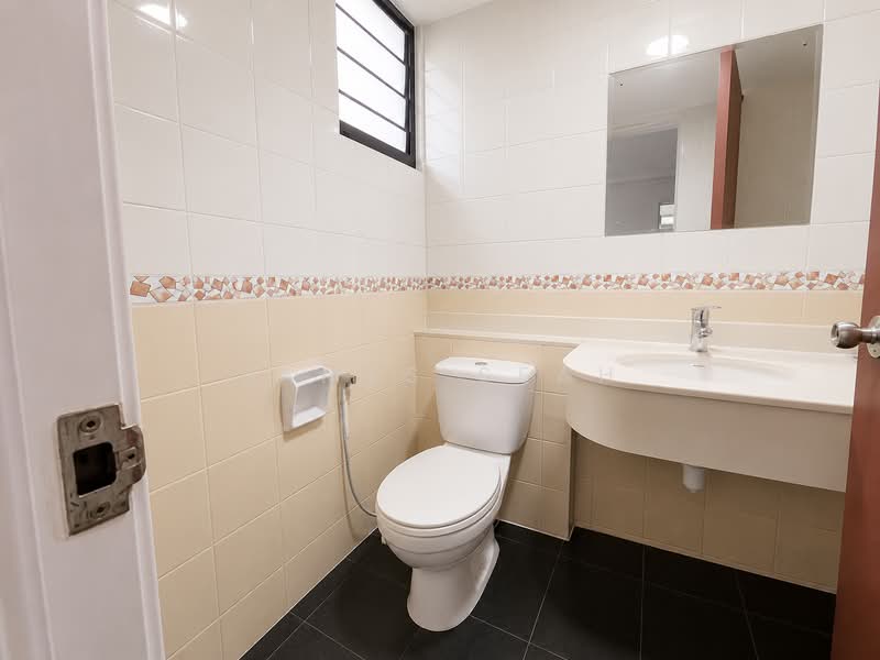 678C Jurong West Street 64, 678C Jurong West Street 64, 3 Bedrooms, 1,184 sqft, HDB Flat For Rent, by James Seah, 500155019 - Bathroom - PropertyGuru.com.sg