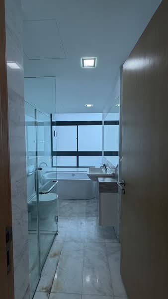 Rhapsody on Mount Elizabeth, 16 Mount Elizabeth, Room Rental, 150 sqft, Apartment For Rent, by Eric Yam, 500155022 - Bathroom - PropertyGuru.com.sg
