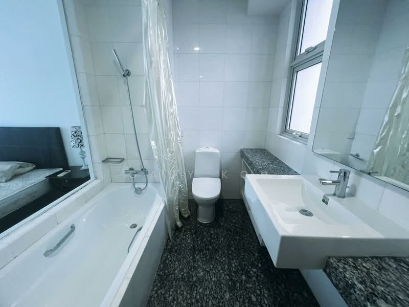 Visioncrest, 37 Oxley Rise, 2 Bedrooms, 904 sqft, Condominium For Rent, by Gary Koh, 500155025 - PropertyGuru.com.sg