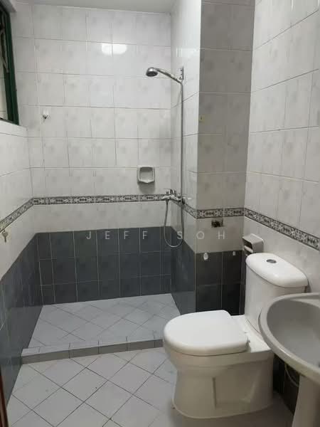 Eng Apartments, 25 Lorong 25A Geylang, Room Rental, 90 sqft, Apartment For Rent, by Jeff Soh, 500155029 - Bathroom - PropertyGuru.com.sg
