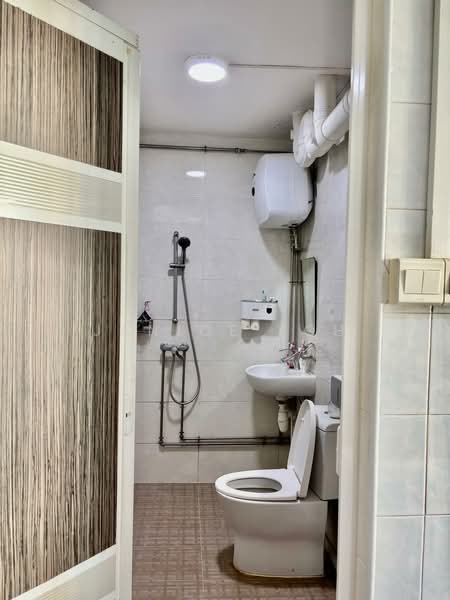 286B Toh Guan Road, 286B Toh Guan Road, 3 Bedrooms, 1,550 sqft, HDB Flat For Sale, by Janice Loh, 500155031 - Bathroom - PropertyGuru.com.sg