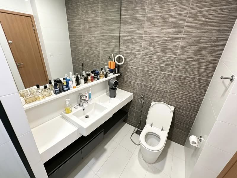 The Tennery, 5A Woodlands Road, 2 Bedrooms, 936 sqft, Condominium For Sale, by Wesley Wee, 500155062 - Bathroom - PropertyGuru.com.sg