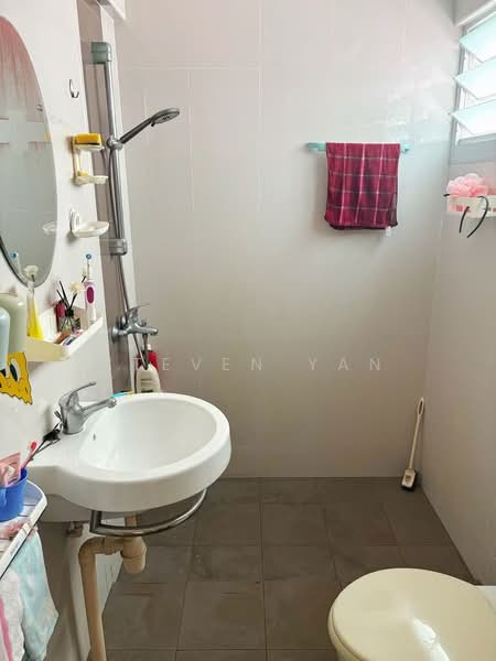 266 Tampines Street 21, 266 Tampines Street 21, 3 Bedrooms, 1,109 sqft, HDB Flat For Sale, by Steven Yan, 500155065 - Bathroom - PropertyGuru.com.sg