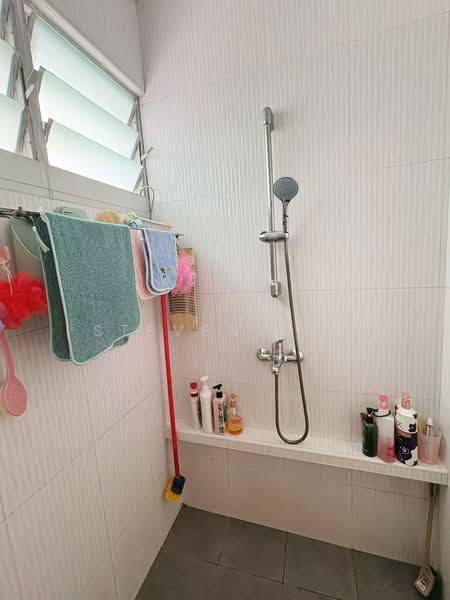266 Tampines Street 21, 266 Tampines Street 21, 3 Bedrooms, 1,109 sqft, HDB Flat For Sale, by Steven Yan, 500155065 - Bathroom - PropertyGuru.com.sg