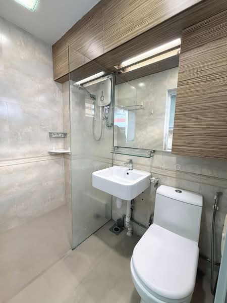 851 Jurong West Street 81, 851 Jurong West Street 81, 2 Bedrooms, 1,163 sqft, HDB Flat For Rent, by Valerie Ong, 500155073 - Common Bathroom - PropertyGuru.com.sg