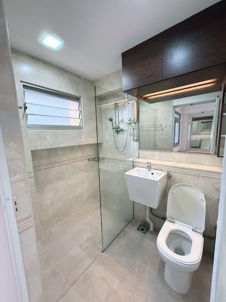 851 Jurong West Street 81, 851 Jurong West Street 81, 2 Bedrooms, 1,163 sqft, HDB Flat For Rent, by Valerie Ong, 500155073 - Master Bathroom - PropertyGuru.com.sg