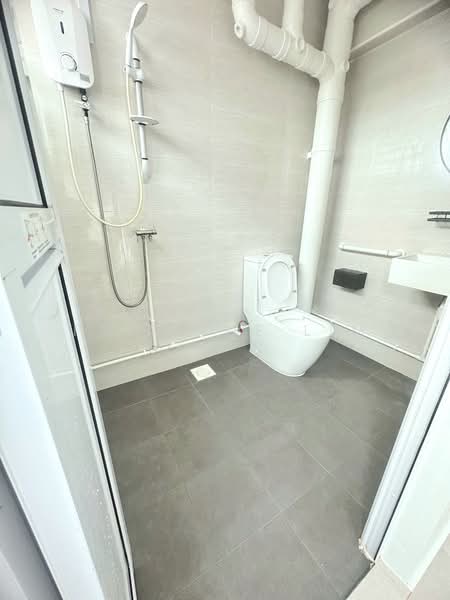 435 Hougang Avenue 8, 435 Hougang Avenue 8, Room Rental, 100 sqft, HDB Flat For Rent, by Pristine Lim, 500155092 - Bathroom - PropertyGuru.com.sg