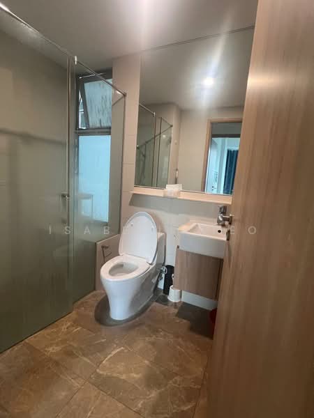 Caspian, 50 Lakeside Drive, 2 Bedrooms, 872 sqft, Condominium For Rent, by Isabella Teo, 500155111 - Bathroom - PropertyGuru.com.sg