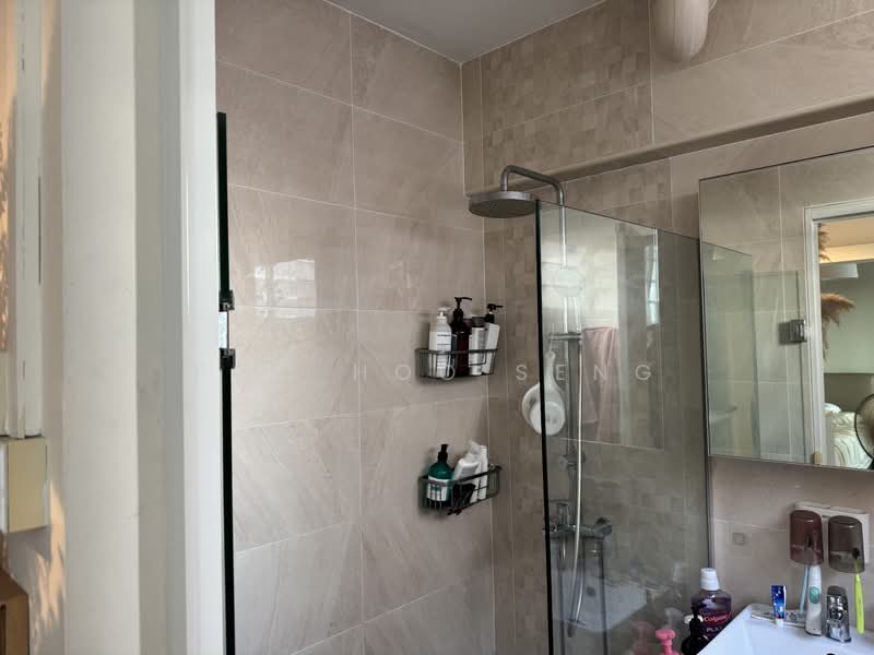 13 Toh Yi Drive, 13 Toh Yi Drive, 4 Bedrooms, 1,313 sqft, HDB Flat For Sale, by Foo Hoo Seng, 500155122 - ATTACHED BATHROOM @ EXTENDED MASTER ROOM - PropertyGuru.com.sg