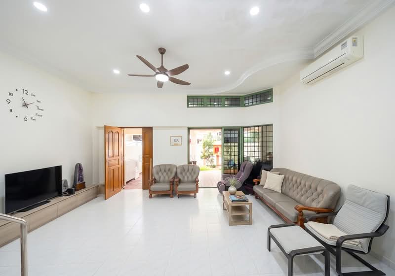 Hazel Park Terrace, 31 Hazel Park Terrace, 4 Bedrooms, 2,422 sqft, Corner Terrace For Sale, by Kevin Lim, 500155135 - Living Room - PropertyGuru.com.sg
