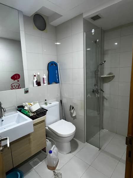 Austville Residences, 11 Sengkang East Avenue, 2 Bedrooms, 807 sqft, Executive Condominium For Rent, by Baron Tan 陈鼎超, 500155139 - Bathroom - PropertyGuru.com.sg