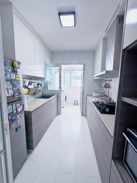 296C Bukit Batok Street 22, 296C Bukit Batok Street 22, 3 Bedrooms, 990 sqft, HDB Flat For Sale, by Helen HU, 500155141 - Kitchen - PropertyGuru.com.sg