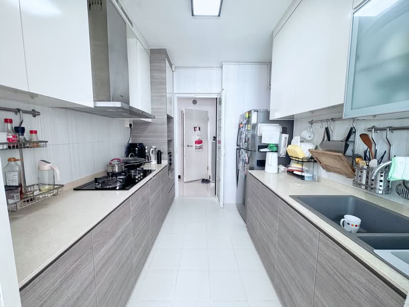 296C Bukit Batok Street 22, 296C Bukit Batok Street 22, 3 Bedrooms, 990 sqft, HDB Flat For Sale, by Helen HU, 500155141 - Kitchen - PropertyGuru.com.sg