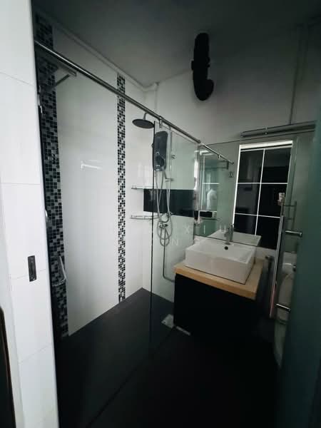 823 Jurong West Street 81, 823 Jurong West Street 81, Room Rental, 100 sqft, HDB Flat For Rent, by Chen Xiu Qiong, 500155147 - Bathroom - PropertyGuru.com.sg