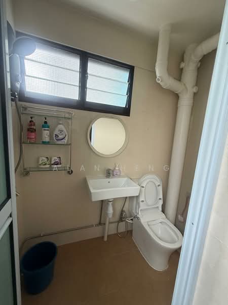 265 Yishun Street 22, 265 Yishun Street 22, Room Rental, 150 sqft, HDB Flat For Rent, by Alan Heng, 500155161 - Common Bathroom - PropertyGuru.com.sg