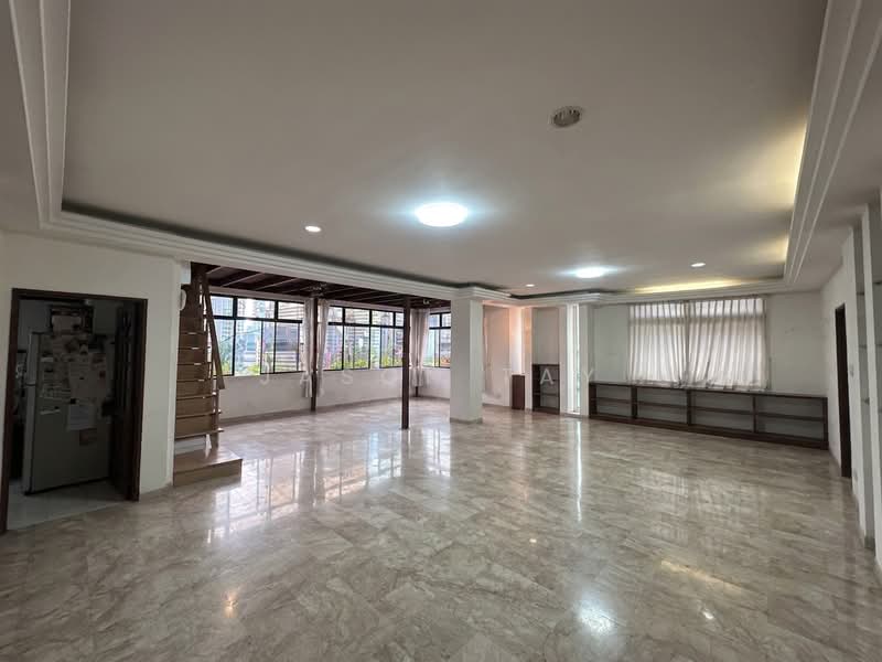 Lloyd Court, 40 Lloyd Road, 5 Bedrooms, 2,885 sqft, Condominium For Sale, by Jason Tay, 500155169 - Living Room - PropertyGuru.com.sg