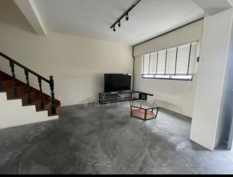 133 Geylang East Avenue 1, 133 Geylang East Avenue 1, 3 Bedrooms, 1,571 sqft, HDB Flat For Rent, by Jeremy Jerald Robert, 500155183 - Living Room - PropertyGuru.com.sg