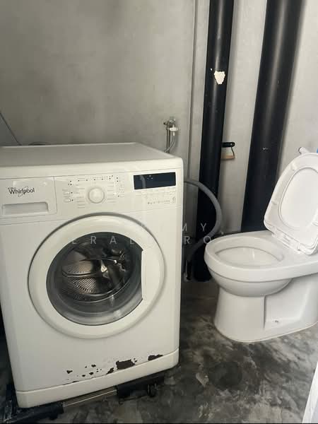 133 Geylang East Avenue 1, 133 Geylang East Avenue 1, 3 Bedrooms, 1,571 sqft, HDB Flat For Rent, by Jeremy Jerald Robert, 500155183 - Bathroom - PropertyGuru.com.sg