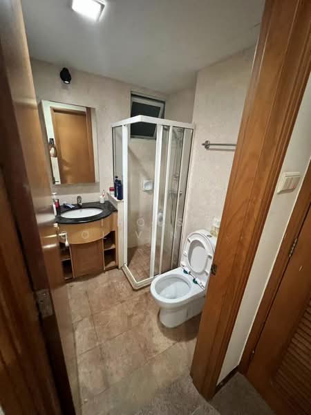 Queens, 12 Stirling Road, Room Rental, 100 sqft, Condominium For Rent, by Fennie, 500155191 - Bathroom - PropertyGuru.com.sg