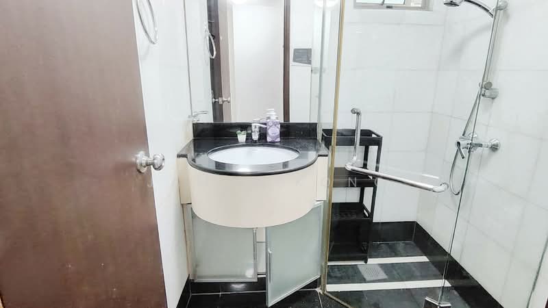 The Springs, 3 Moulmein Rise, Room Rental, 100 sqft, Apartment For Rent, by James Kong, 500155196 - Bathroom - PropertyGuru.com.sg