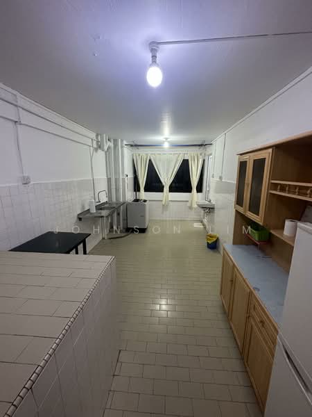 213 Bukit Batok Street 21, 213 Bukit Batok Street 21, 2 Bedrooms, 882 sqft, HDB Flat For Rent, by Johnson Lim, 500155203 - Kitchen - PropertyGuru.com.sg