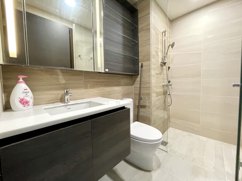 Sims Urban Oasis, 2 Sims Drive, 3 Bedrooms, 1,023 sqft, Condominium For Sale, by Fulin Lee, 500155209 - Bathroom - PropertyGuru.com.sg