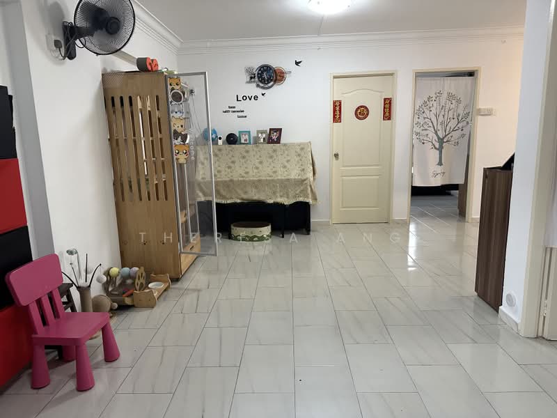 932 Jurong West Street 92, 932 Jurong West Street 92, 3 Bedrooms, 1,108 sqft, HDB Flat For Sale, by Theresa Ang, 500155220 - Living Room - PropertyGuru.com.sg