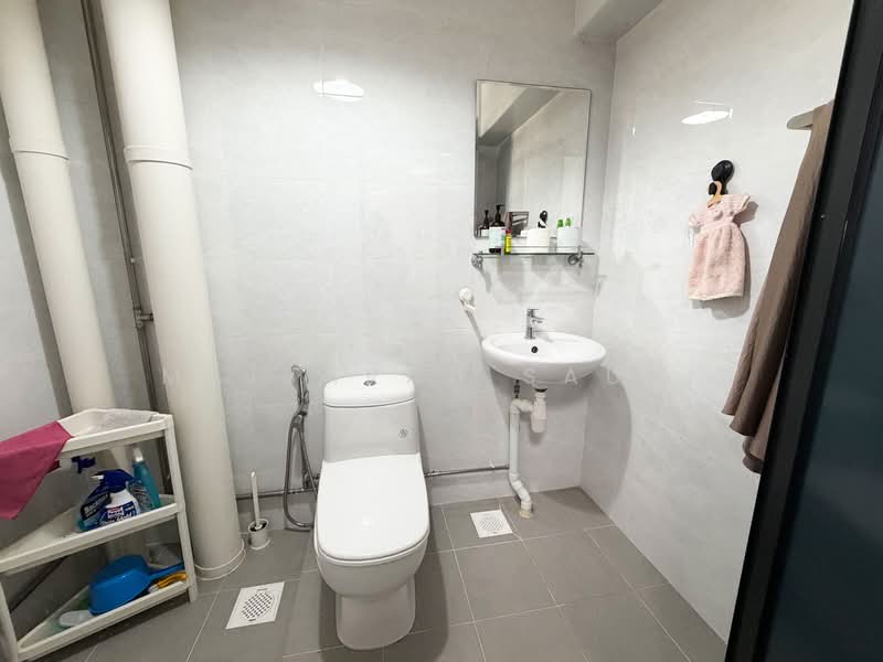 650C Jurong West Street 61, 650C Jurong West Street 61, 3 Bedrooms, 978 sqft, HDB Flat For Sale, by Maisarah Sauki, 500155270 - Common Bathroom - PropertyGuru.com.sg