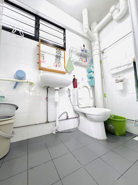 773 Yishun Avenue 3, 773 Yishun Avenue 3, 3 Bedrooms, 904 sqft, HDB Flat For Sale, by James Poh Yuan Loong, 500155281 - Bathroom - PropertyGuru.com.sg