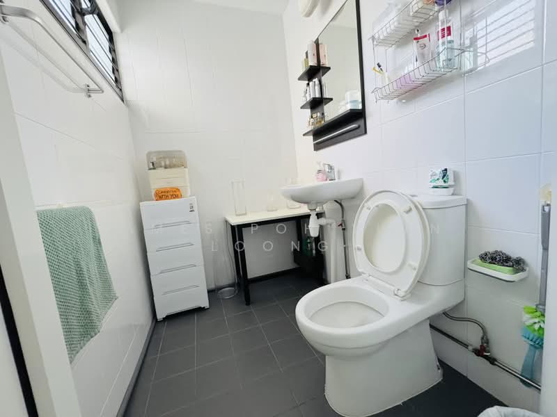 773 Yishun Avenue 3, 773 Yishun Avenue 3, 3 Bedrooms, 904 sqft, HDB Flat For Sale, by James Poh Yuan Loong, 500155281 - Bathroom - PropertyGuru.com.sg
