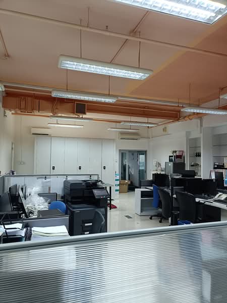 Wcega Tower, 21 Bukit Batok Crescent, 3,940 sqft, Light Industrial (B1) For Sale, by Candace Chin, 500155286 - Interior - CommercialGuru.com.sg